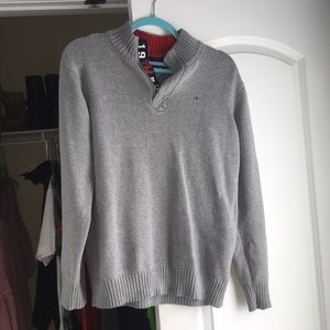 tommy hilfiger sweater !!